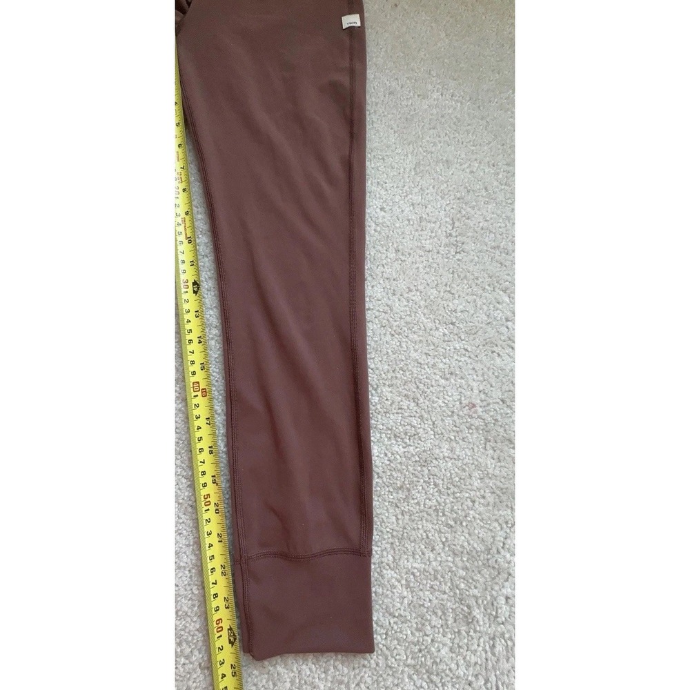 $98 Vuori Daily Leggings Size M In Rosewood - Picture 11 of 11